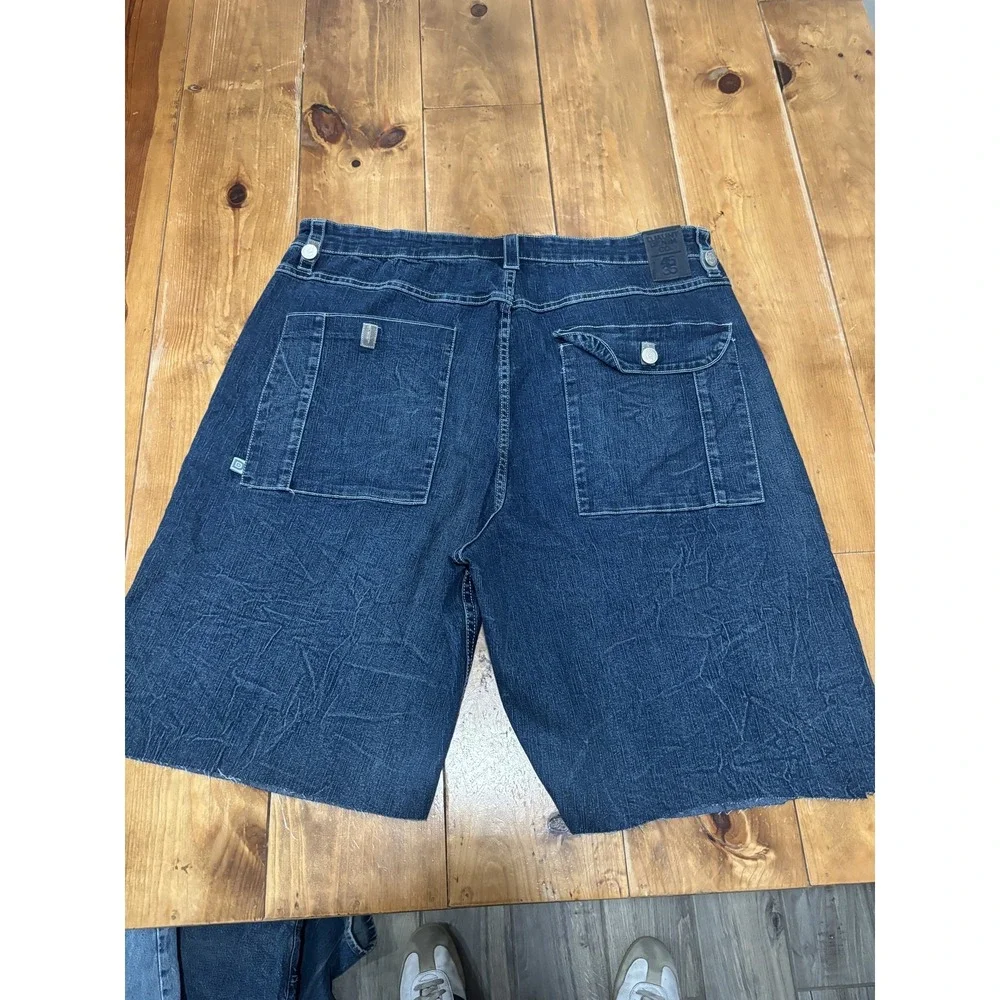 DJAUNT DENIM COMPANY Men's Dark Wash Jean Shorts Size 40 Raw Hem Cargo Style